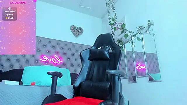 Naomii Viper online show from November 11, 11:10 am