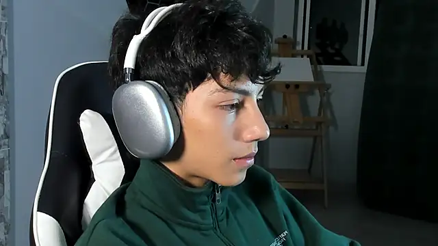 philipe moonlight  online show from March 3, 3:52 am