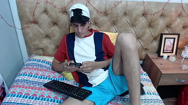 Snapshot of Estiv18_ chatting on February 27, 4:20 am Estiv18 online show from February 27, 4:20 am