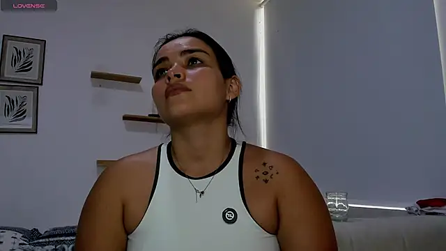 sarita bigbooty  online show from December 14, 9:08 pm