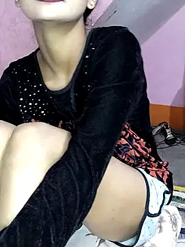 Snapshot of Queen_myra1 chatting on February 14, 1:18 pm Queen myra1 online show from February 14, 1:18 pm