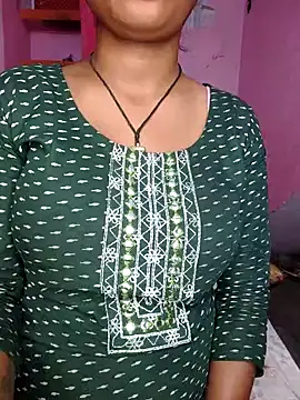 Snapshot of Queen_myra1 chatting on March 4, 5:03 pm Queen myra1 online show from March 4, 5:03 pm