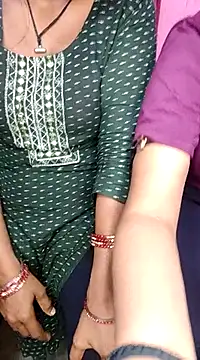 Snapshot of Queen_myra1 chatting on March 6, 8:08 am Queen myra1 online show from March 6, 8:08 am