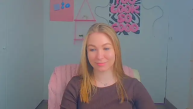 Snapshot of Dana_flowers chatting on May 12, 5:37 am Dana flowers online show from May 12, 5:37 am