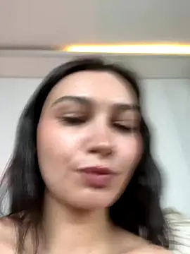 Snapshot of lunalovelee chatting on January 6, 10:41 am lunalovelee online show from January 6, 10:41 am