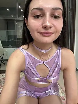 lunalovelee online show from June 8, 2:28 pm