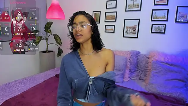 Snapshot of Alice_simmons chatting on November 27, 1:35 pm Alice simmons online show from November 27, 1:35 pm