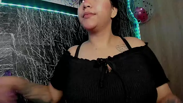 Snapshot of Bellota_Girl chatting on March 9, 9:57 pm Bellota Girl online show from March 9, 9:57 pm