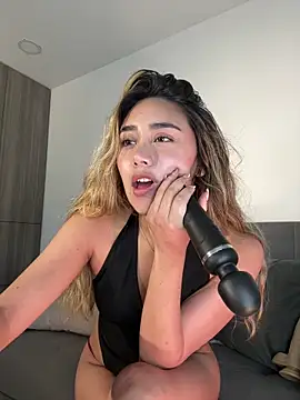 Snapshot of Hornyholly__ chatting on November 8, 9:13 pm Hornyholly online show from November 8, 9:13 pm