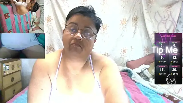 Snapshot of erinadarling79 chatting on September 18, 9:17 pm erinadarling79 online show from September 18, 9:17 pm