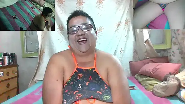 Snapshot of erinadarling79 chatting on October 31, 2:34 am erinadarling79 online show from October 31, 2:34 am