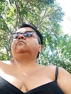 Snapshot of erinadarling79 chatting on February 13, 3:08 pm erinadarling79 online show from February 13, 3:08 pm