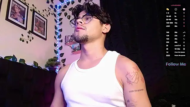 Snapshot of isaac-saenz chatting on February 19, 12:46 am isaac-saenz online show from February 19, 12:46 am