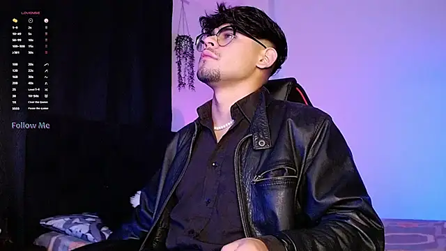 isaac-saenz online show from October 28, 9:17 pm