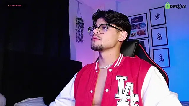 isaac-saenz online show from December 13, 10:48 pm