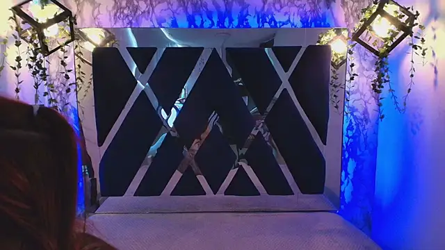 charlotte bluee online show from November 18, 6:45 pm