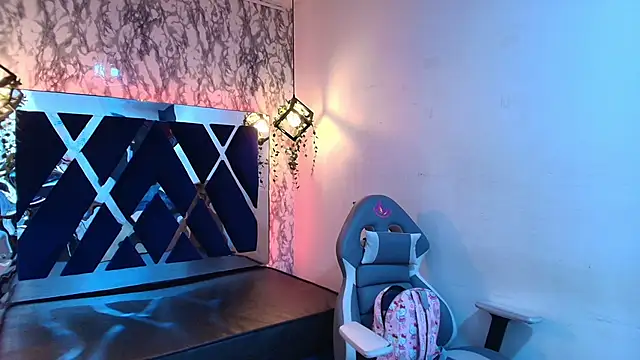 charlotte bluee online show from November 27, 6:43 pm