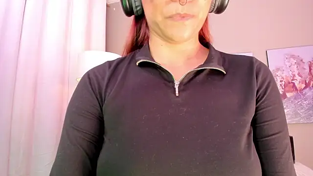 Snapshot of charlotte_bluee chatting on July 7, 6:47 am charlotte bluee online show from July 7, 6:47 am