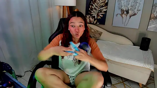 Snapshot of charlotte_bluee chatting on July 8, 10:58 pm charlotte bluee online show from July 8, 10:58 pm