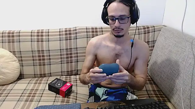 Snapshot of cholitohermoso chatting on May 31, 7:37 pm cholitohermoso online show from May 31, 7:37 pm
