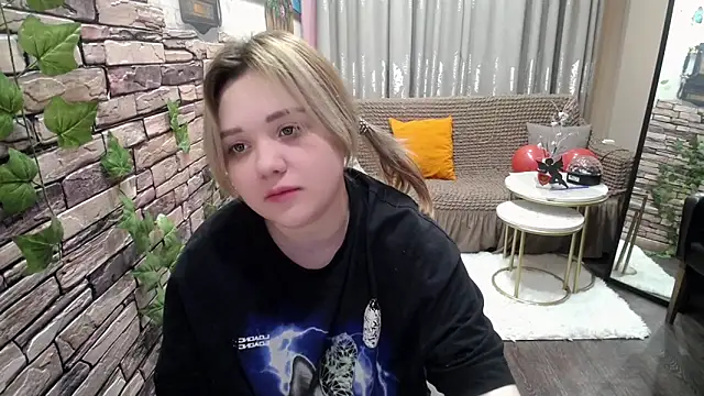 Snapshot of Finna_39 chatting on February 14, 5:19 am Finna 39 online show from February 14, 5:19 am