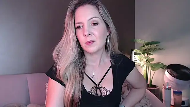 Snapshot of luscious-Lilly chatting on September 26, 9:57 am luscious-Lilly online show from September 26, 9:57 am