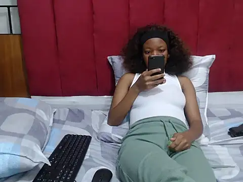 Snapshot of ComeHaveaTask chatting on February 18, 10:16 am ComeHaveaTask online show from February 18, 10:16 am