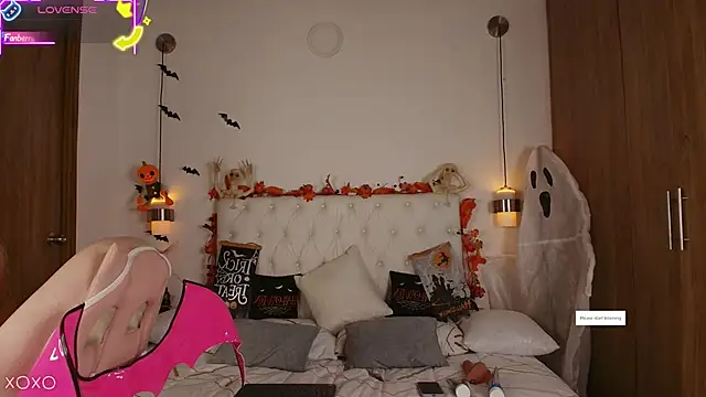 Snapshot of Julieta_priv chatting on October 22, 2:17 pm Julieta priv online show from October 22, 2:17 pm