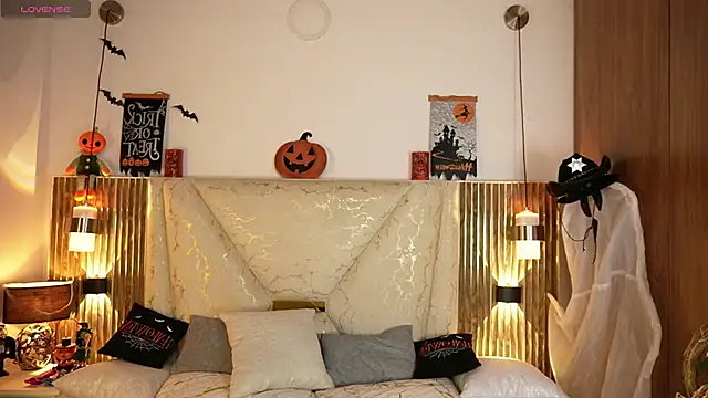 Snapshot of Julieta_priv chatting on October 30, 2:18 pm Julieta priv online show from October 30, 2:18 pm