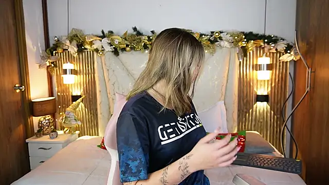 Snapshot of Julieta_priv chatting on December 22, 2:58 pm Julieta priv online show from December 22, 2:58 pm