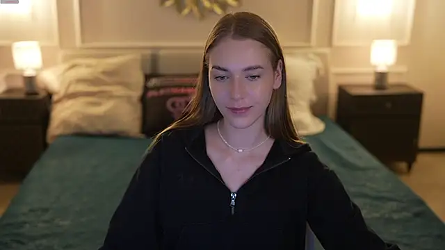 Layla Sweet  online show from December 15, 5:17 pm