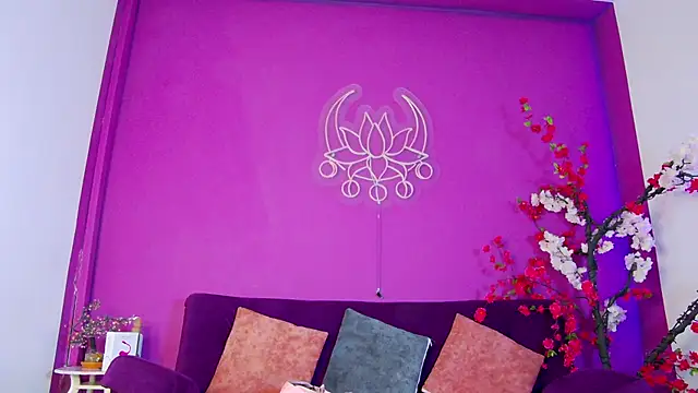 Arii moon online show from November 4, 7:35 pm