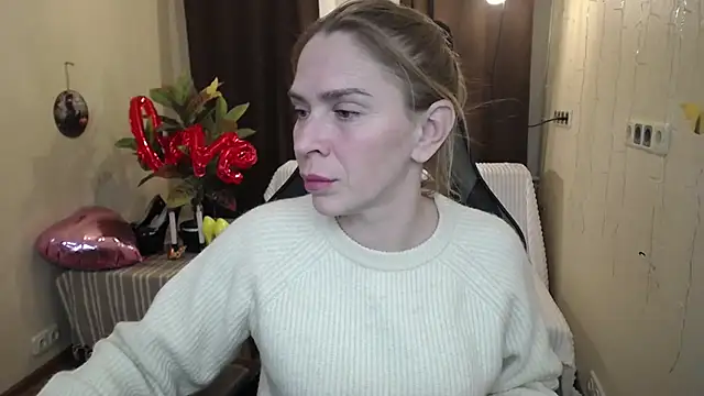 TessaDaybreak online show from February 18, 4:37 pm