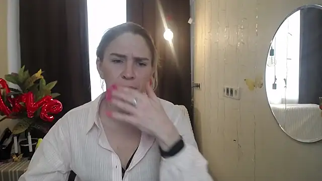 TessaDaybreak online show from February 21, 7:34 am