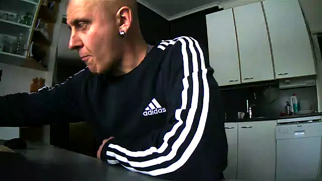 Snapshot of Teemu chatting on March 1, 2:02 pm Teemu online show from March 1, 2:02 pm