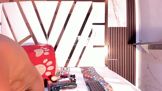 Snapshot of ebony_valentina chatting on May 20, 1:45 am ebony valentina online show from May 20, 1:45 am