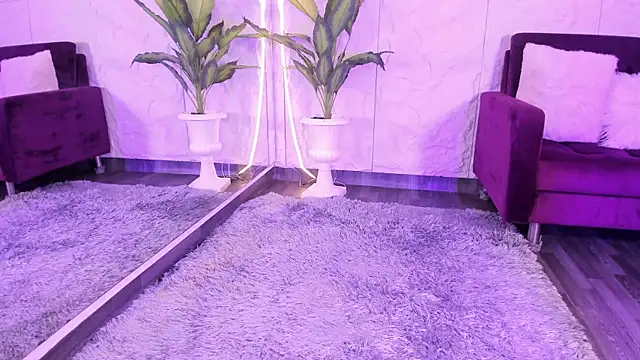 MelanieHillss online show from December 3, 4:09 am