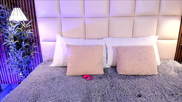 MelanieHillss online show from March 17, 4:28 am