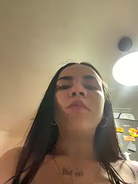 Snapshot of Naatalia chatting on February 18, 3:31 am Naatalia online show from February 18, 3:31 am