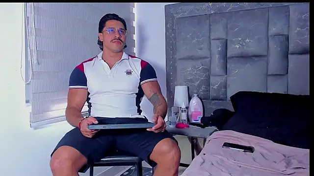 Valentino Dosantos  online show from January 16, 7:51 pm