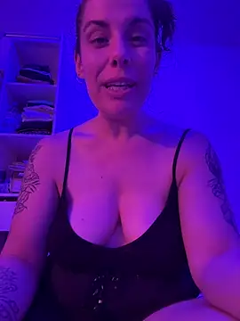 Snapshot of Lar0uch chatting on February 22, 3:47 pm Lar0uch online show from February 22, 3:47 pm