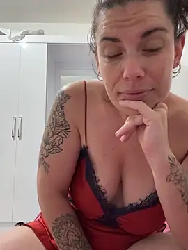 Snapshot of Lar0uch chatting on March 21, 4:49 am Lar0uch online show from March 21, 4:49 am