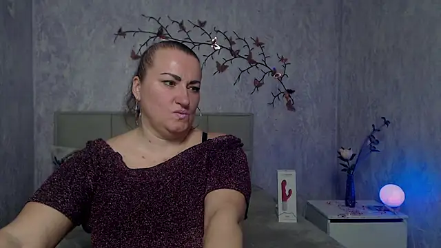 DianaMGG online show from February 25, 6:12 am