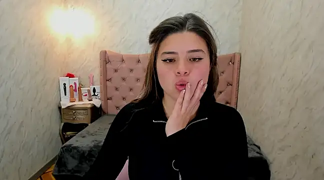 Lianngrace online show from February 22, 8:09 pm