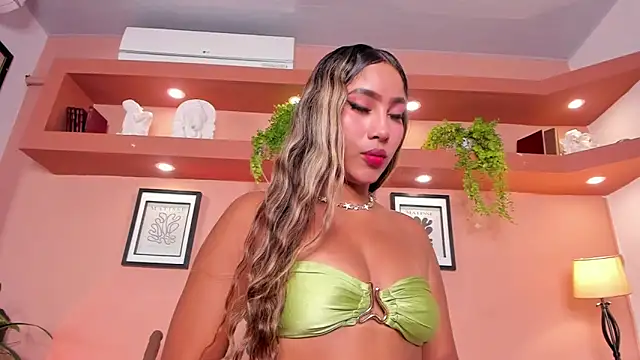 SofiaBennett  online show from December 4, 12:25 pm