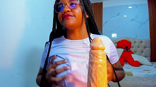 ZahraRose online show from January 7, 8:00 pm