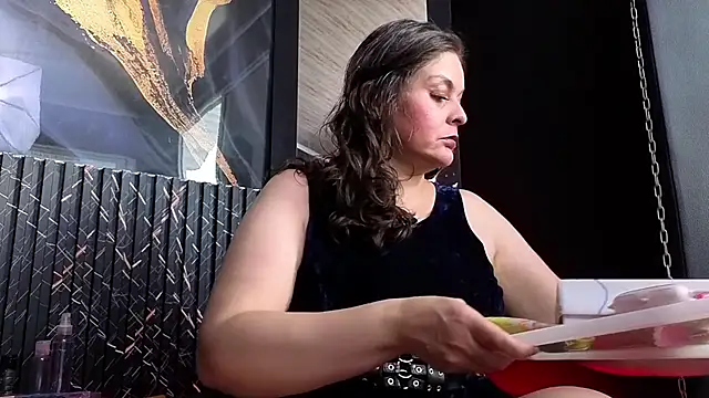 AmandaKovich online show from April 14, 7:31 pm