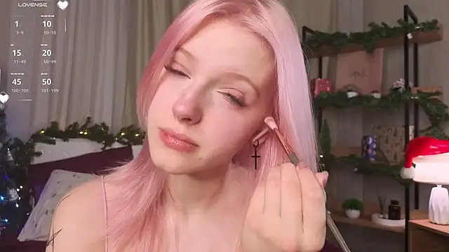 Snapshot of EdlaHewell chatting on January 7, 1:19 am EdlaHewell online show from January 7, 1:19 am