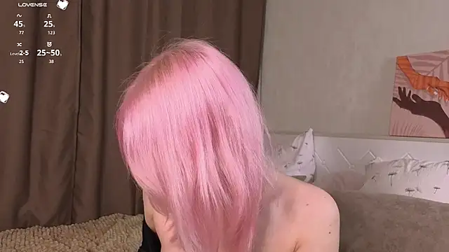 Snapshot of EdlaHewell chatting on January 13, 1:11 am EdlaHewell online show from January 13, 1:11 am