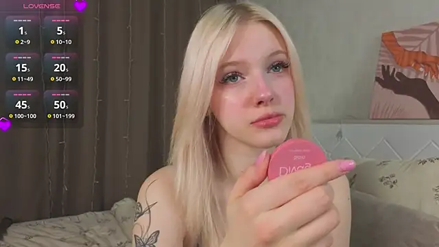 Snapshot of EdlaHewell chatting on February 17, 1:35 am EdlaHewell online show from February 17, 1:35 am